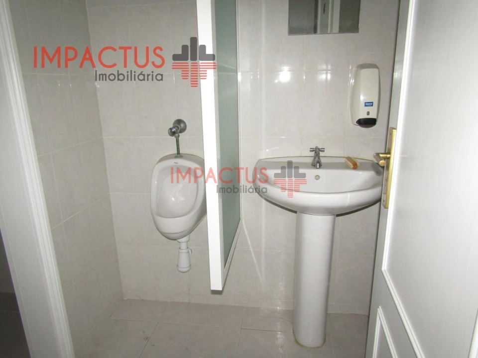 Loja para Arrendamento em Castêlo da Maia Foto 19