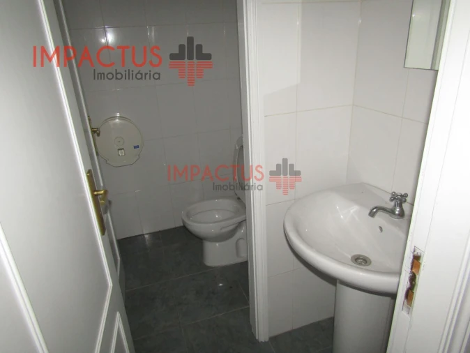 Loja para Arrendamento em Castêlo da Maia Foto 18