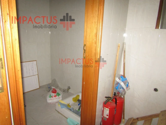 Loja para Arrendamento em Castêlo da Maia Foto 14