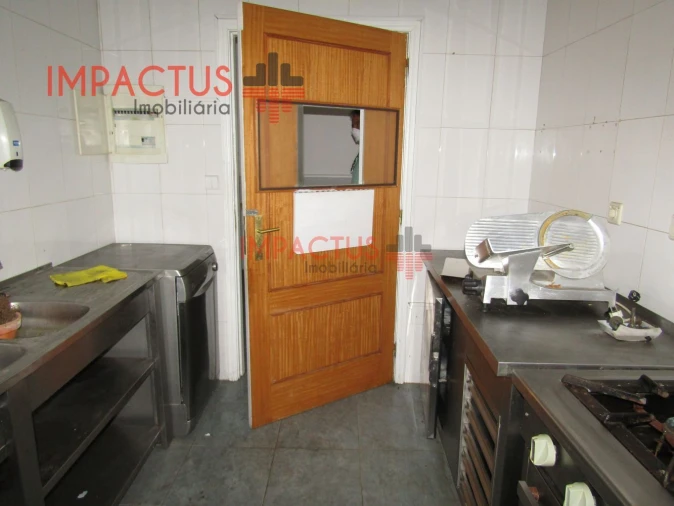 Loja para Arrendamento em Castêlo da Maia Foto 11