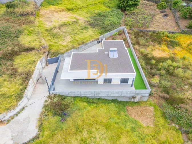 Moradia T2 para Venda em Estreito da Calheta Foto 3