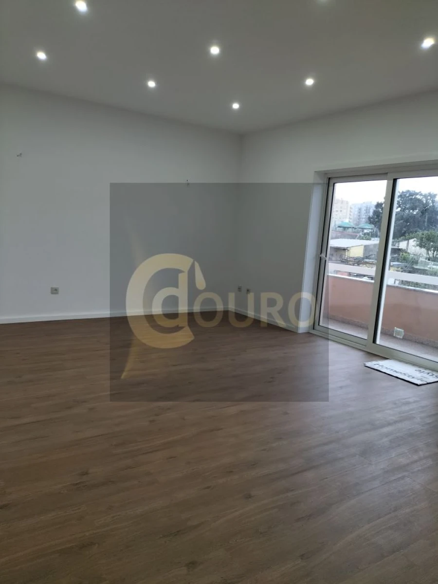 Apartamento T3 para Venda em Aguas Santas Foto 3