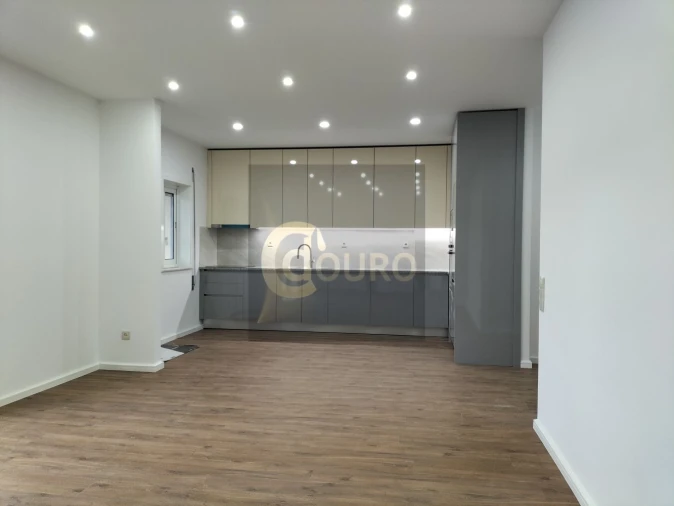 Apartamento T3 para Venda em Aguas Santas Foto 2