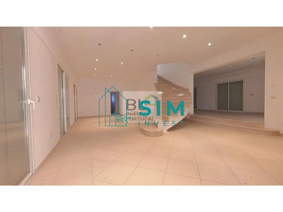 Moradia T4 para Venda em Além da Ribeira e Pedreira Foto 5