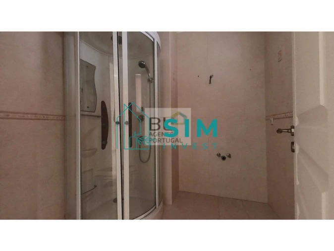 Moradia T4 para Venda em Além da Ribeira e Pedreira Foto 9