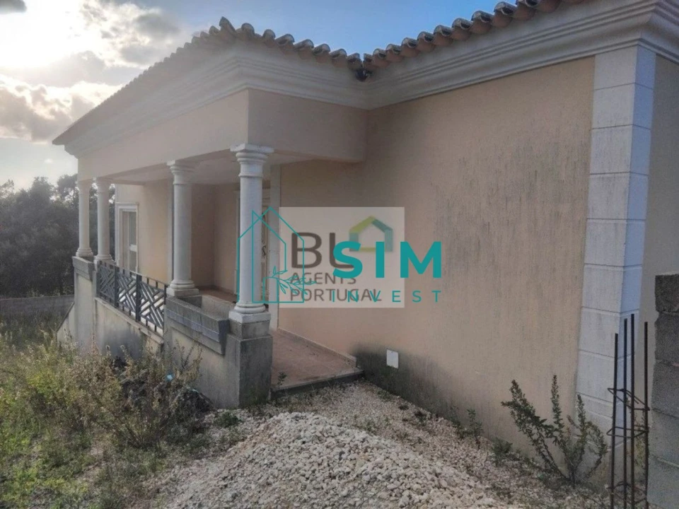 Moradia T4 para Venda em Além da Ribeira e Pedreira Foto 1