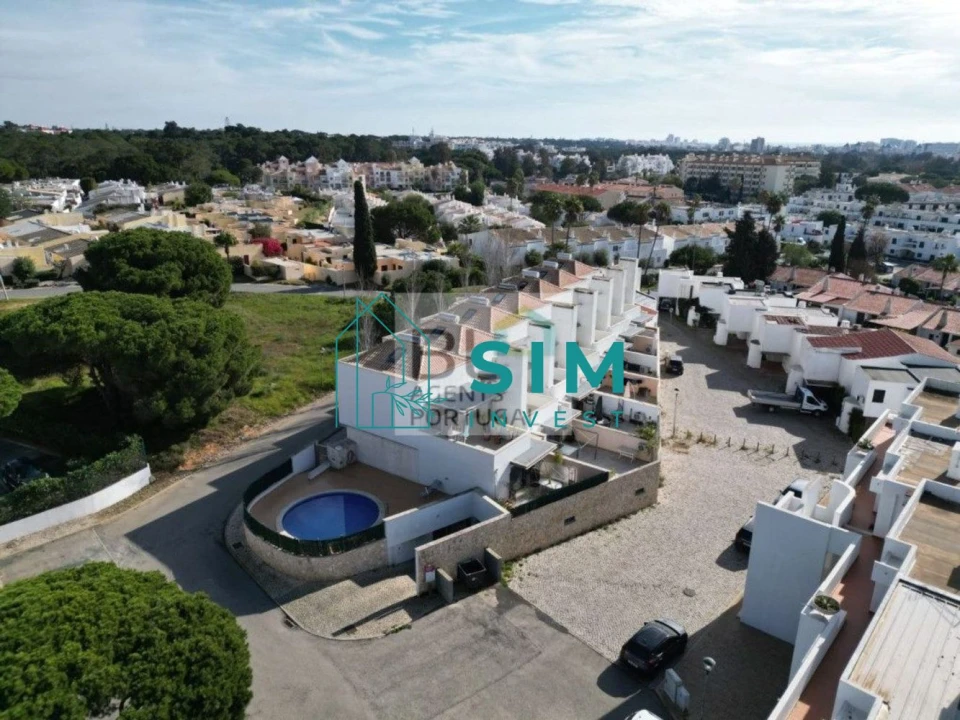Moradia T3 para Venda em Quarteira Foto 1