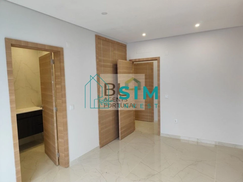 Apartamento T5 para Venda em São Brás de Alportel Foto 4