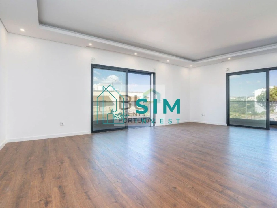 Apartamento T2 para Venda em Quelfes Foto 4