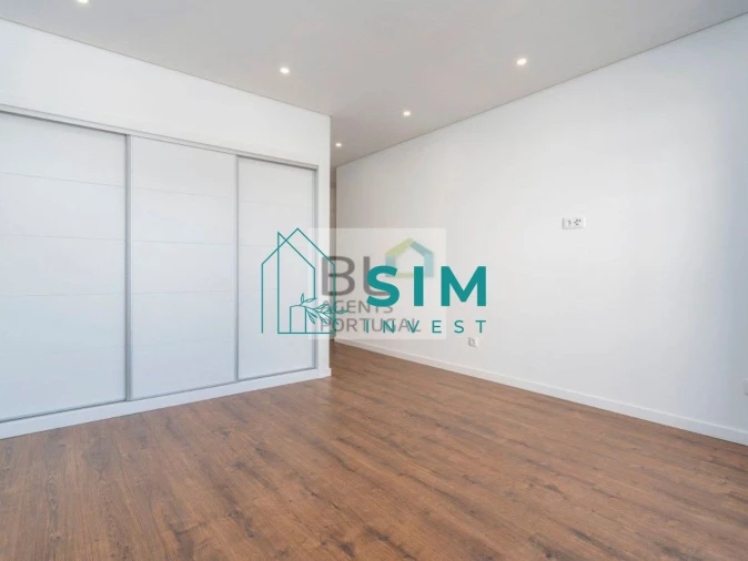 Apartamento T2 para Venda em Quelfes Foto 14