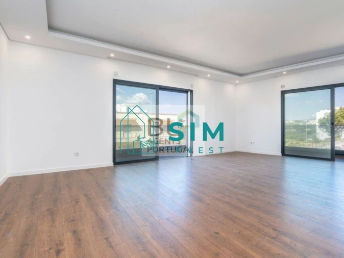 Apartamento T2 para Venda em Quelfes Foto 4