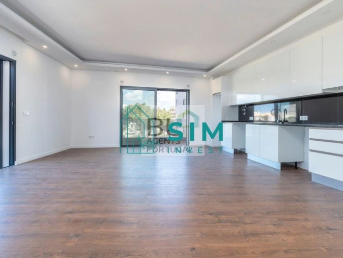 Apartamento T2 para Venda em Quelfes Foto 2