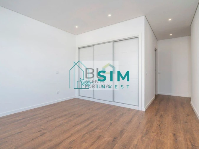 Apartamento T2 para Venda em Quelfes Foto 13