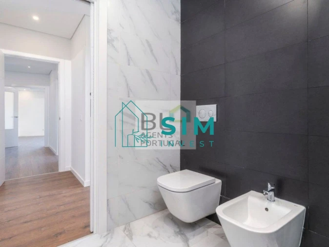 Apartamento T2 para Venda em Quelfes Foto 11