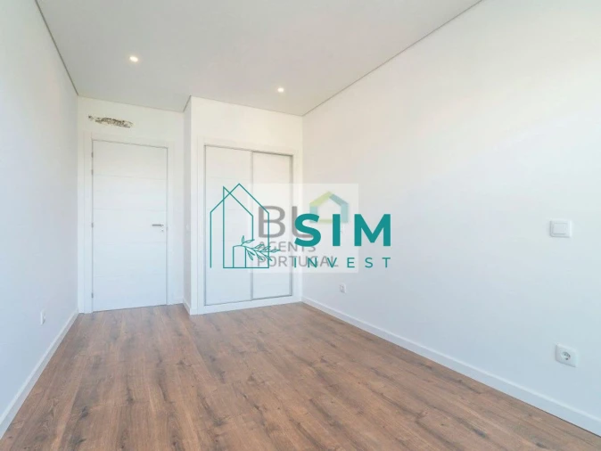 Apartamento T2 para Venda em Quelfes Foto 5