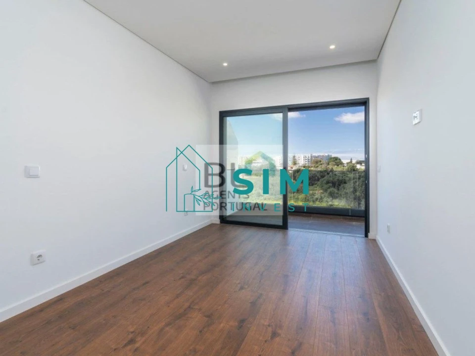 Apartamento T2 para Venda em Quelfes Foto 6