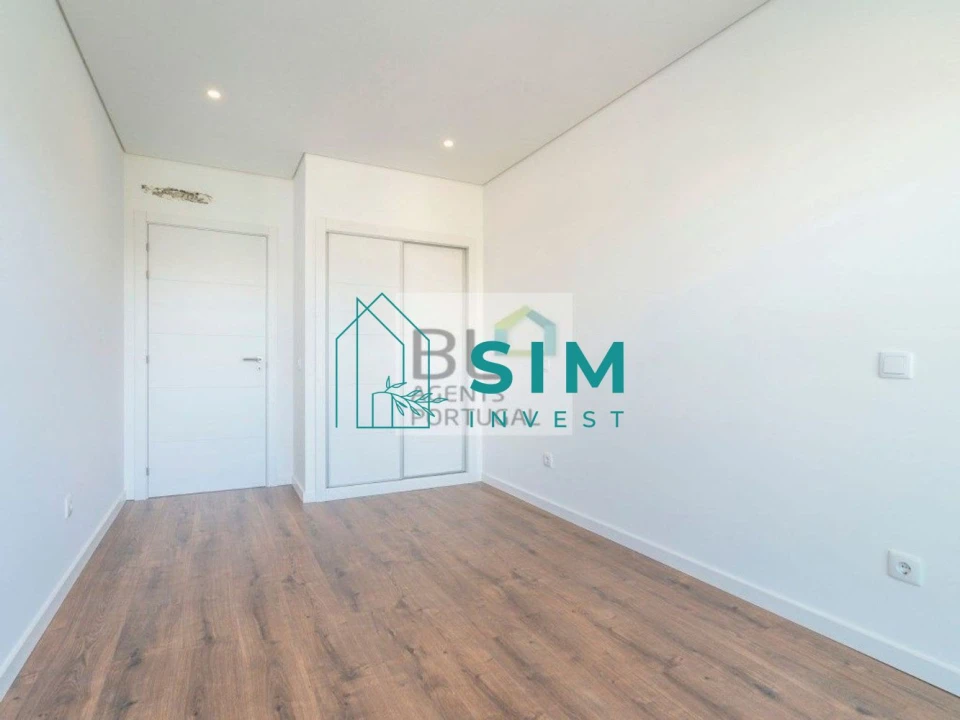 Apartamento T2 para Venda em Quelfes Foto 5