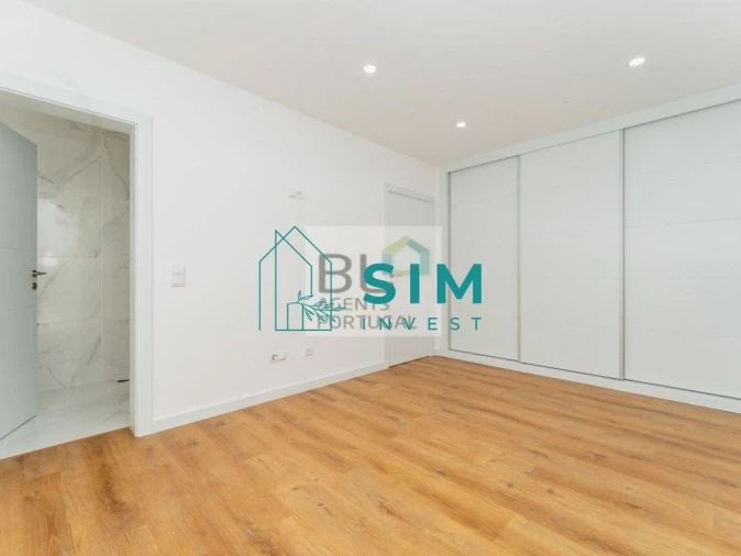 Moradia T4 para Venda em Atouguia da Baleia Foto 12