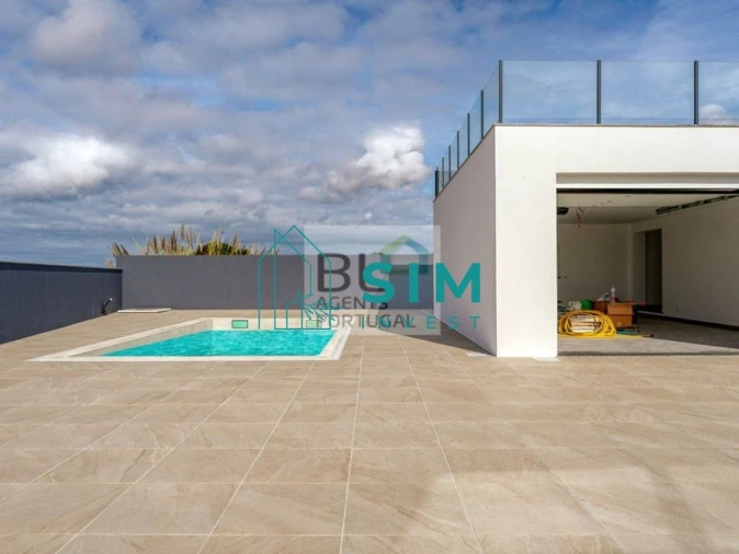 Moradia T4 para Venda em Atouguia da Baleia Foto 3