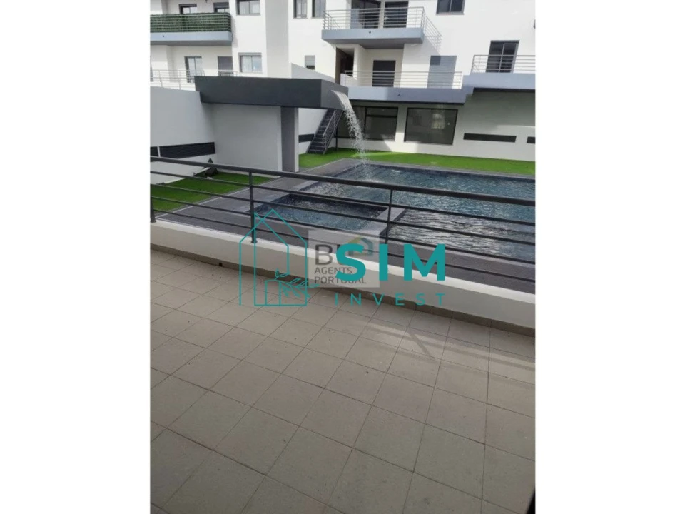 Apartamento T2 para Venda em Quelfes Foto 13