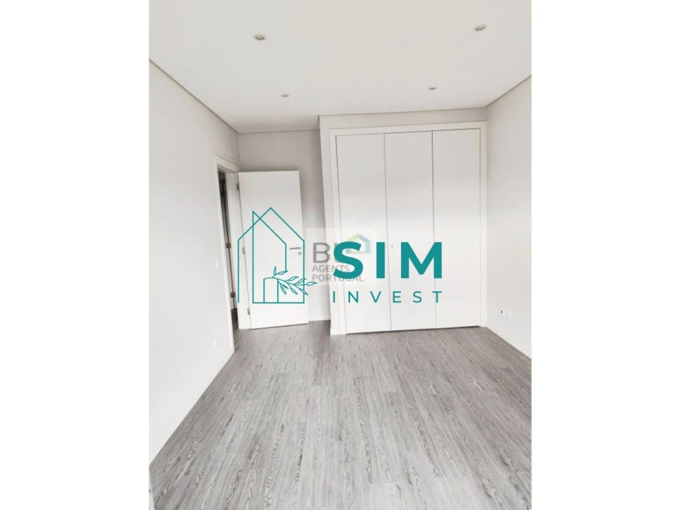 Apartamento T2 para Venda em Quelfes Foto 9