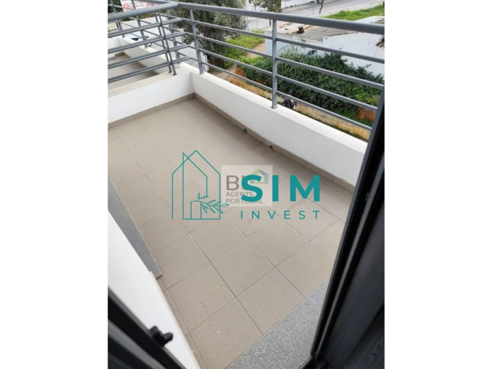 Apartamento T1 para Venda em Quelfes Foto 11