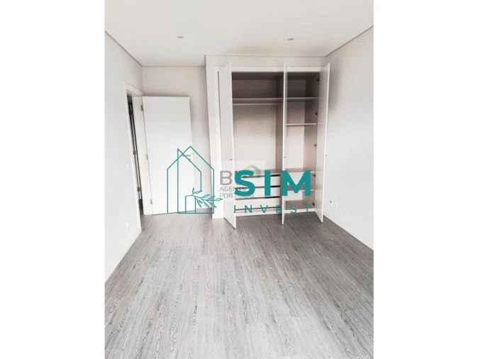 Apartamento T1 para Venda em Quelfes Foto 9