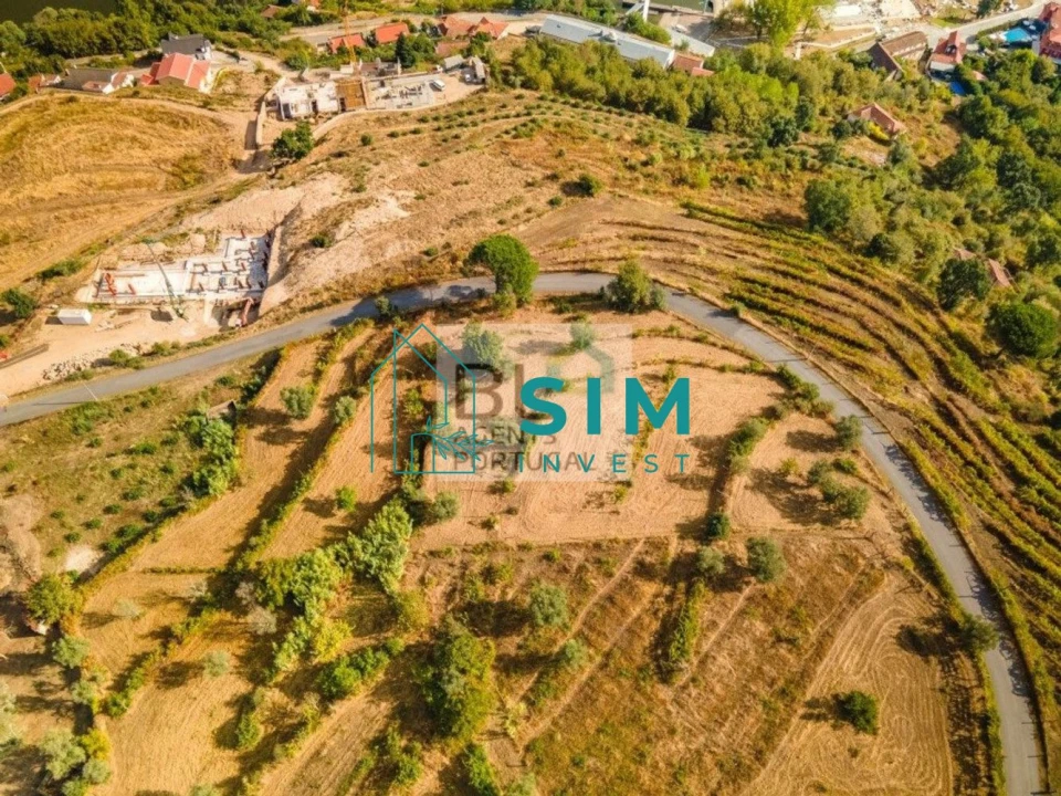 Terreno para Venda em Freigil e Miomães Foto 5
