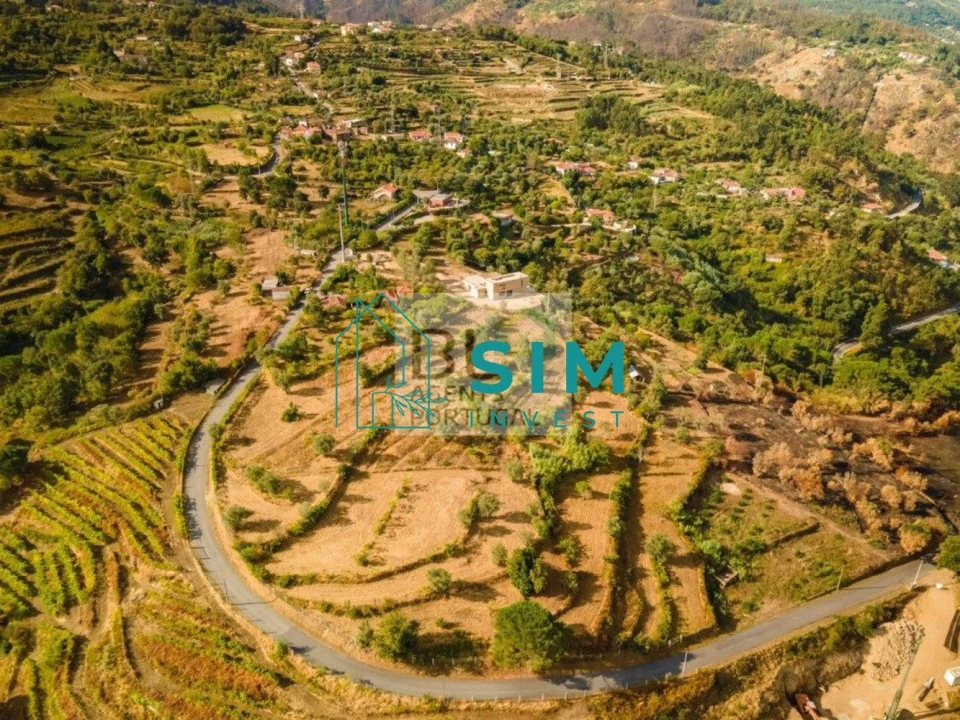 Terreno para Venda em Freigil e Miomães Foto 19