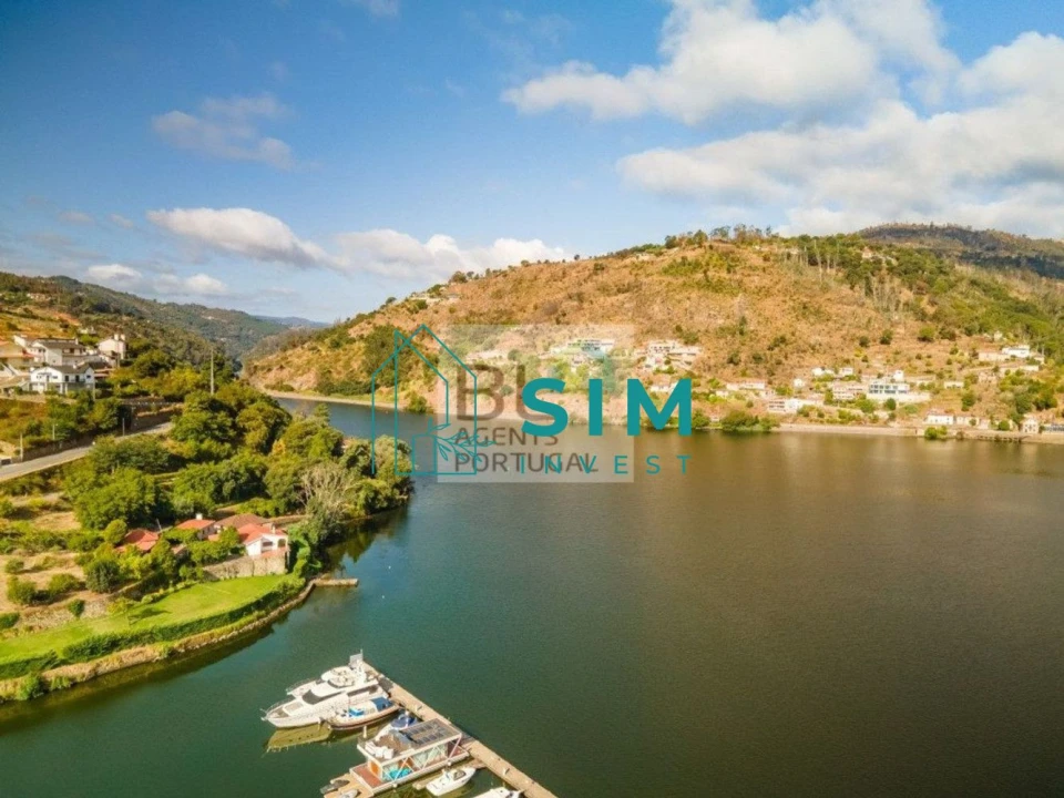 Terreno para Venda em Freigil e Miomães Foto 11