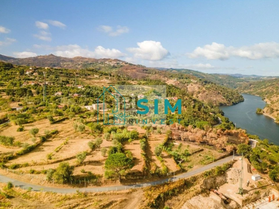Terreno para Venda em Freigil e Miomães Foto 6