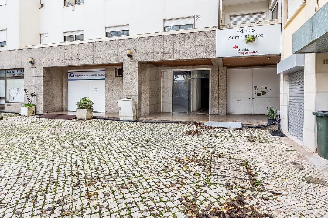 Loja para Arrendamento em São Domingos de Benfica Foto 6