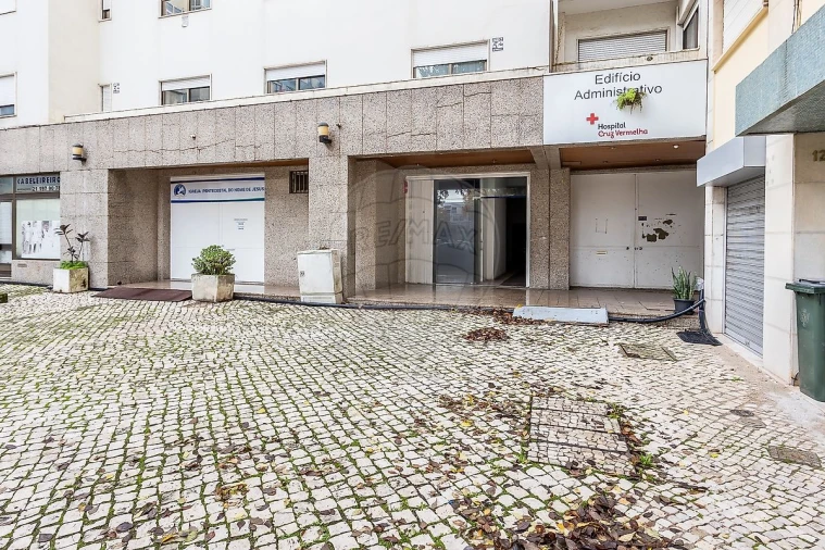 Loja para Arrendamento em São Domingos de Benfica Foto 6