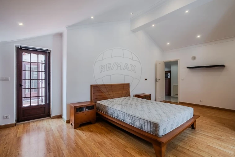 Moradia T5 para Venda em Campelos e Outeiro da Cabeça Foto 27