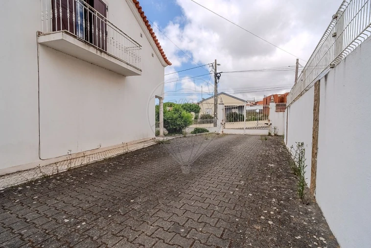 Moradia T5 para Venda em Campelos e Outeiro da Cabeça Foto 38