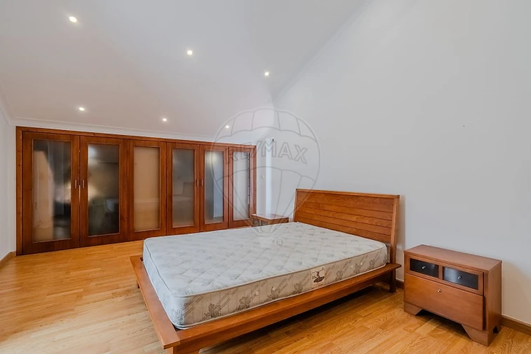 Moradia T5 para Venda em Campelos e Outeiro da Cabeça Foto 28