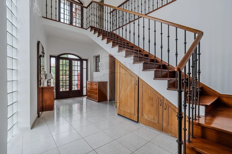 Moradia T5 para Venda em Campelos e Outeiro da Cabeça Foto 2