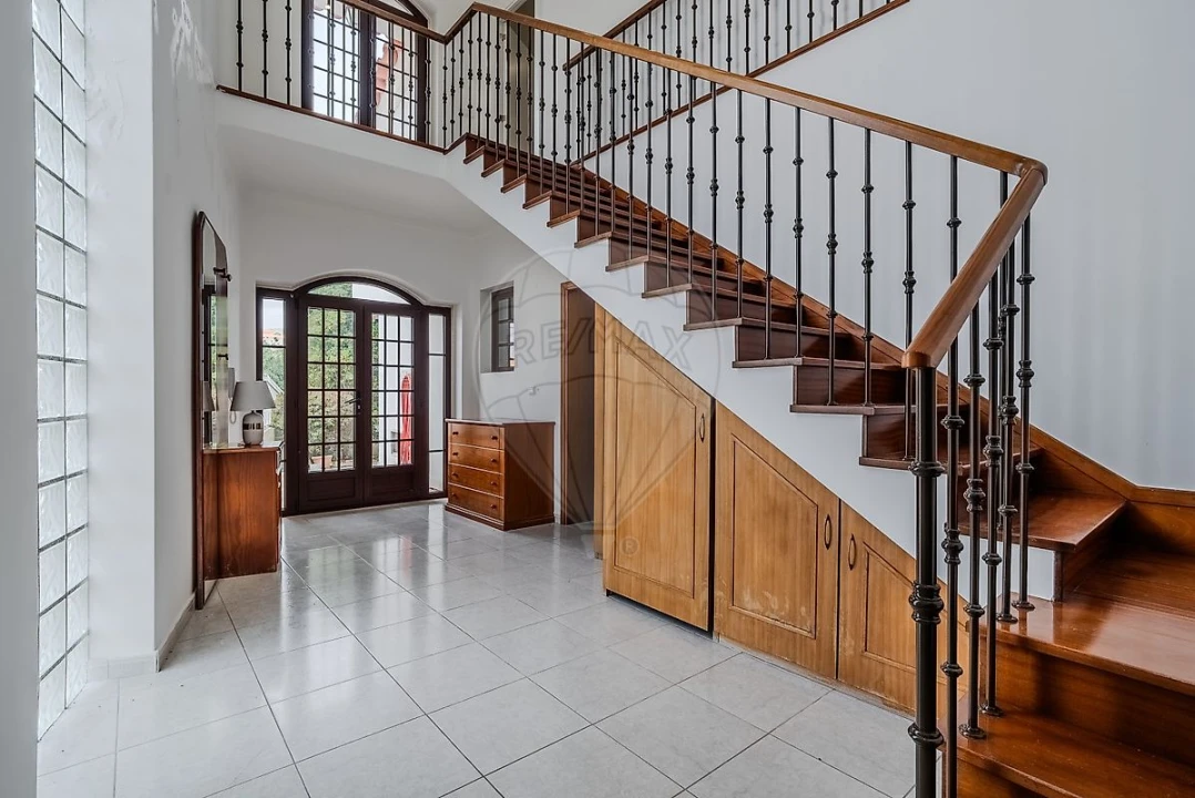 Moradia T5 para Venda em Campelos e Outeiro da Cabeça Foto 2