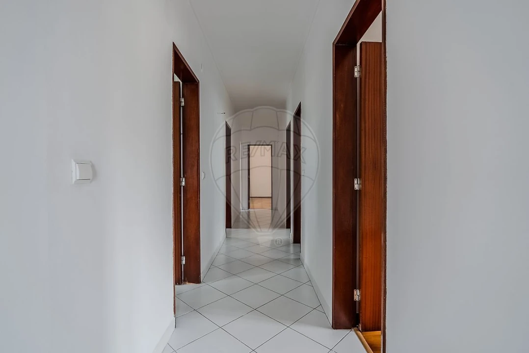 Moradia T5 para Venda em Campelos e Outeiro da Cabeça Foto 10