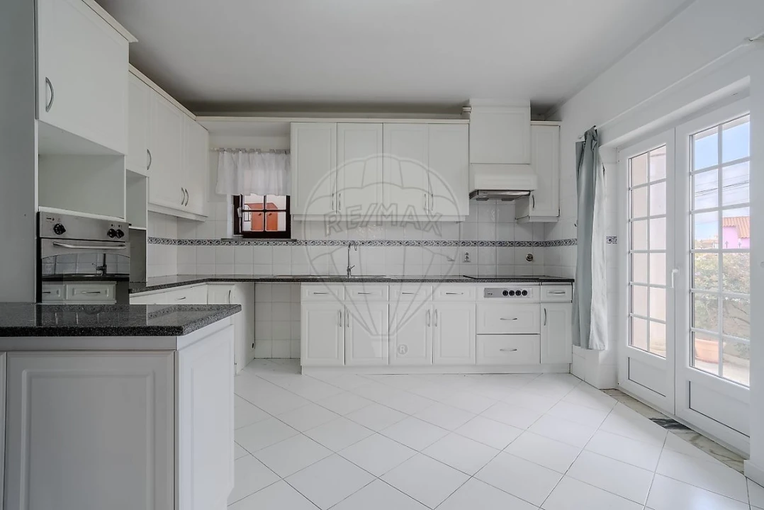 Moradia T5 para Venda em Campelos e Outeiro da Cabeça Foto 9