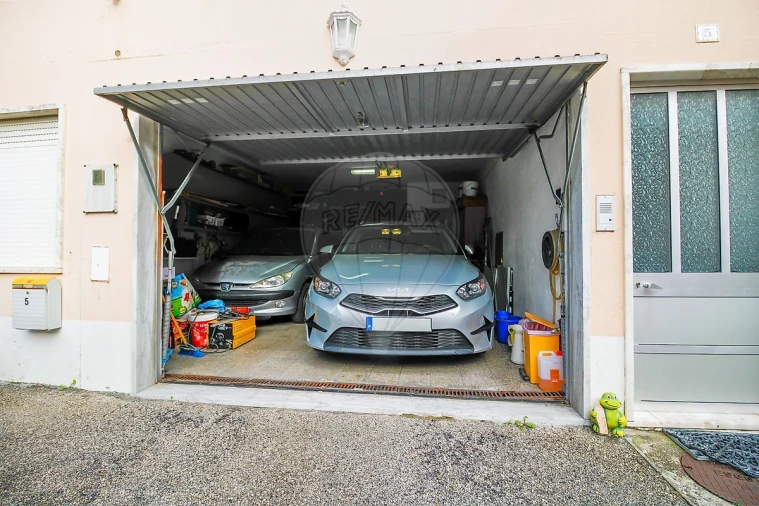 Garagem para Venda em Alverca do Ribatejo e Sobralinho Foto 2