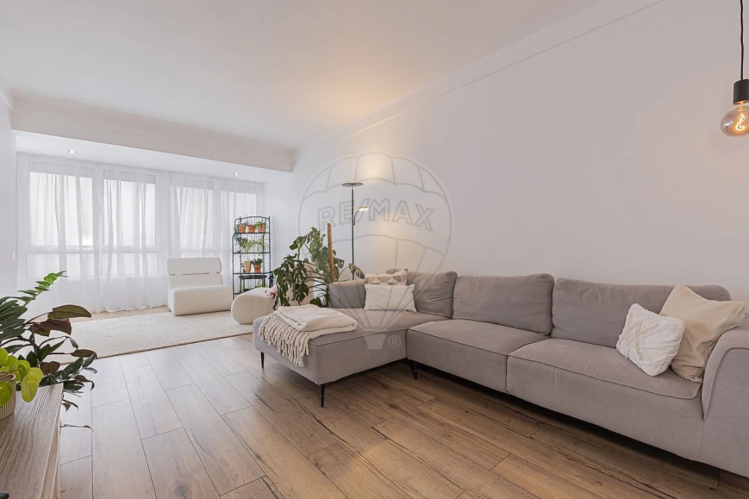 Apartamento T3 para Arrendamento em Moscavide e Portela Foto 2