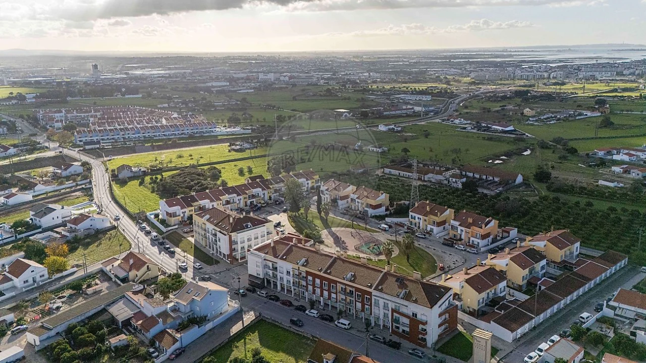 Garagem para Venda em Atalaia e Alto Estanqueiro-Jardia Foto 7