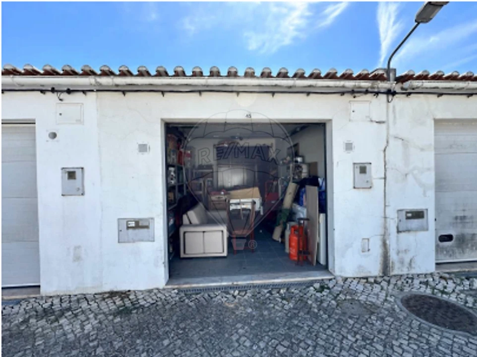 Garagem para Venda em Atalaia e Alto Estanqueiro-Jardia Foto 1