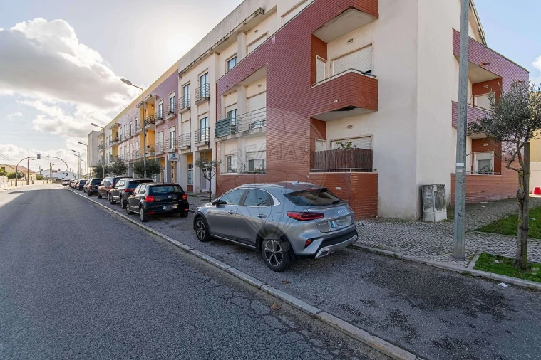 Apartamento T2 para Venda em Atalaia e Alto Estanqueiro-Jardia
