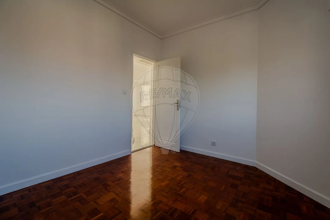 Apartamento T3 para Venda em Carcavelos e Parede Foto 23