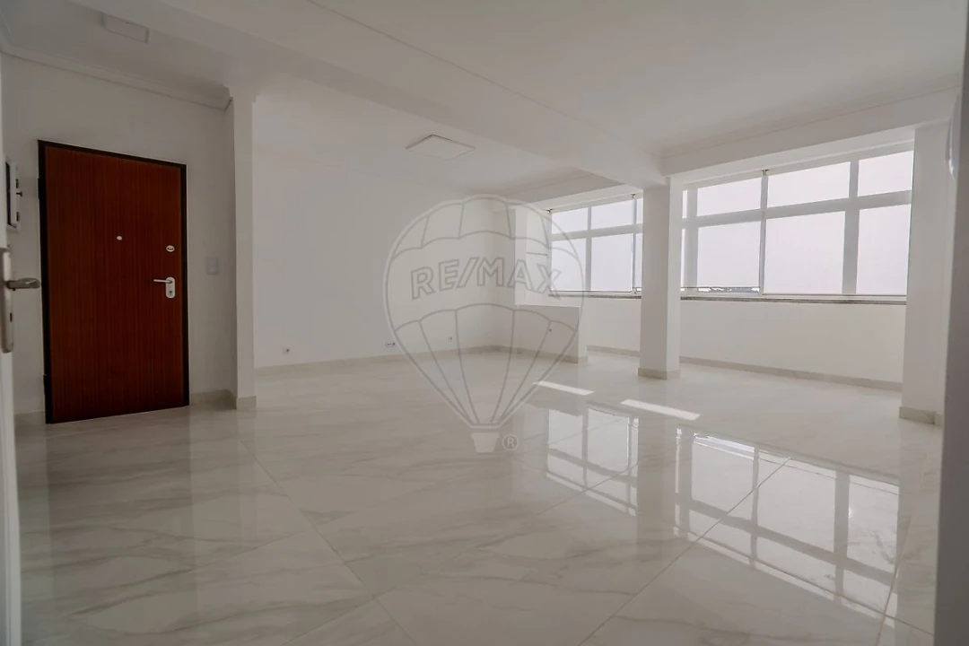 Apartamento T3 para Venda em Carcavelos e Parede Foto 5