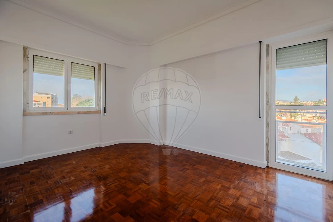 Apartamento T3 para Venda em Carcavelos e Parede Foto 18