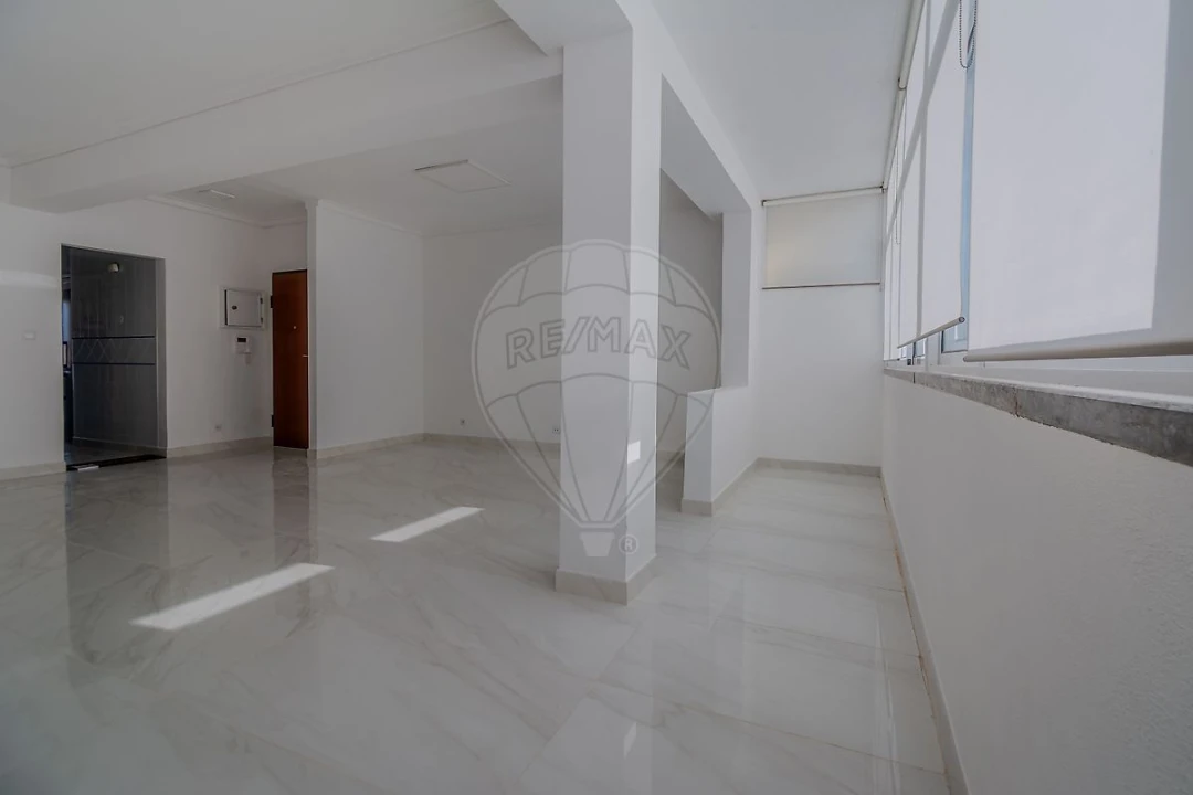 Apartamento T3 para Venda em Carcavelos e Parede Foto 9