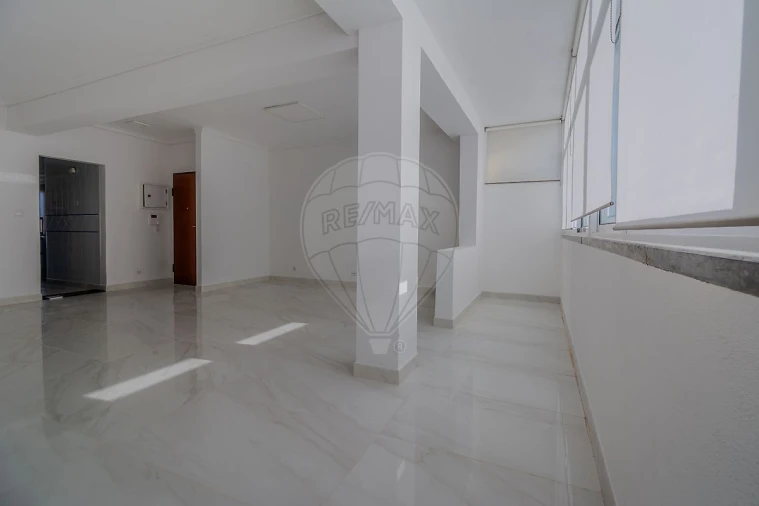 Apartamento T3 para Venda em Carcavelos e Parede Foto 9
